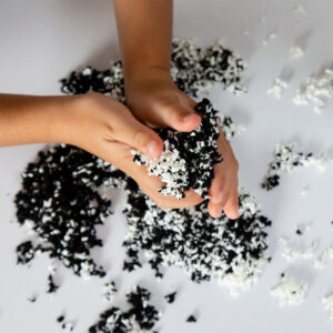 Educational Insights - Playfoam Pluffle™ Twist - Black & White - Image 3