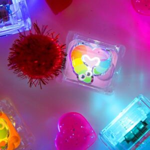 Glo Pals - Water Activated Light-Up Sensory Toys - Love Bugs (6 Pack) - Image 6