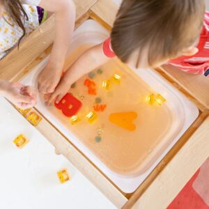 Glo Pals - Water Activated Light-Up Sensory Toys - Daniel Tiger (4 Pack) - Image 3
